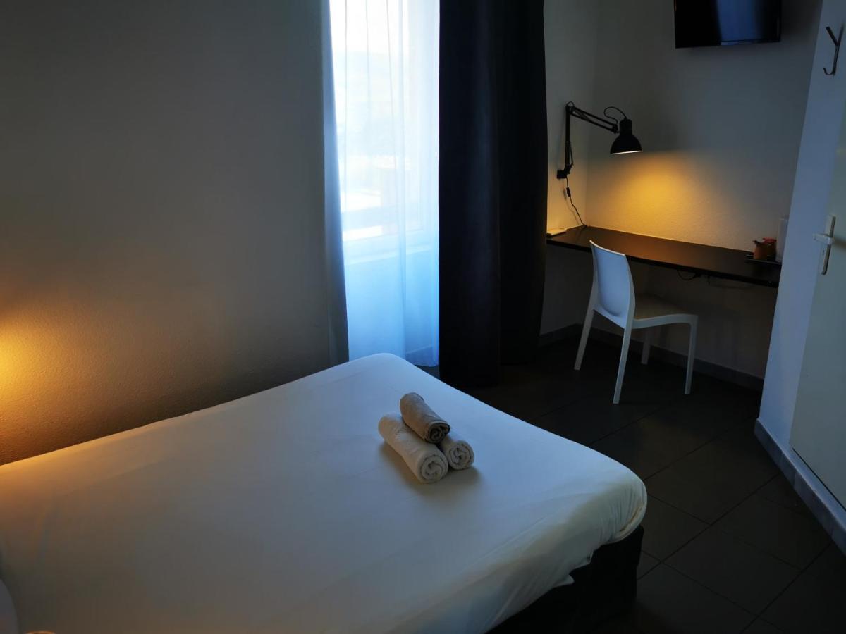 Hotel Le Ponson Aubenas Bagian luar foto