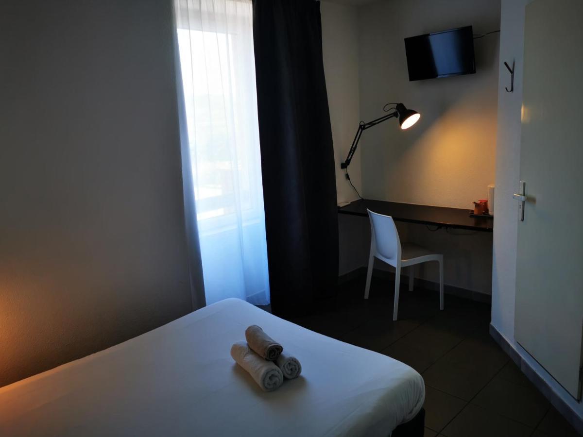 Hotel Le Ponson Aubenas Bagian luar foto