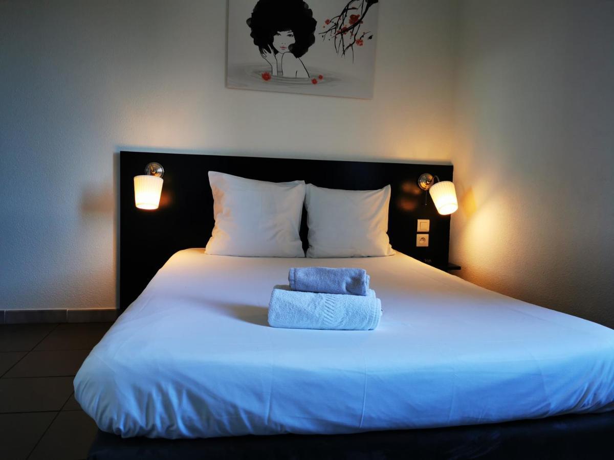Hotel Le Ponson Aubenas Bagian luar foto