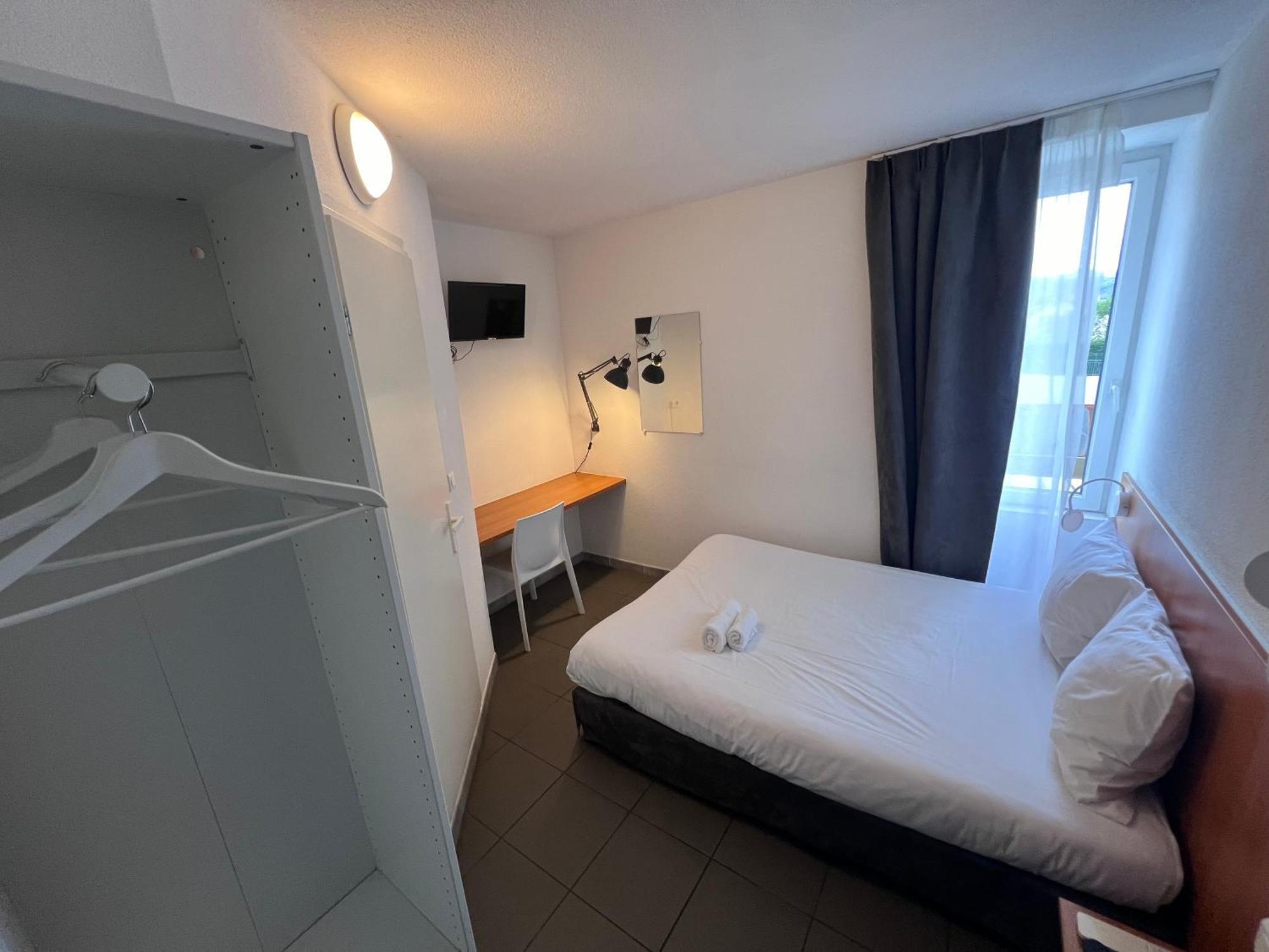 Hotel Le Ponson Aubenas Bagian luar foto