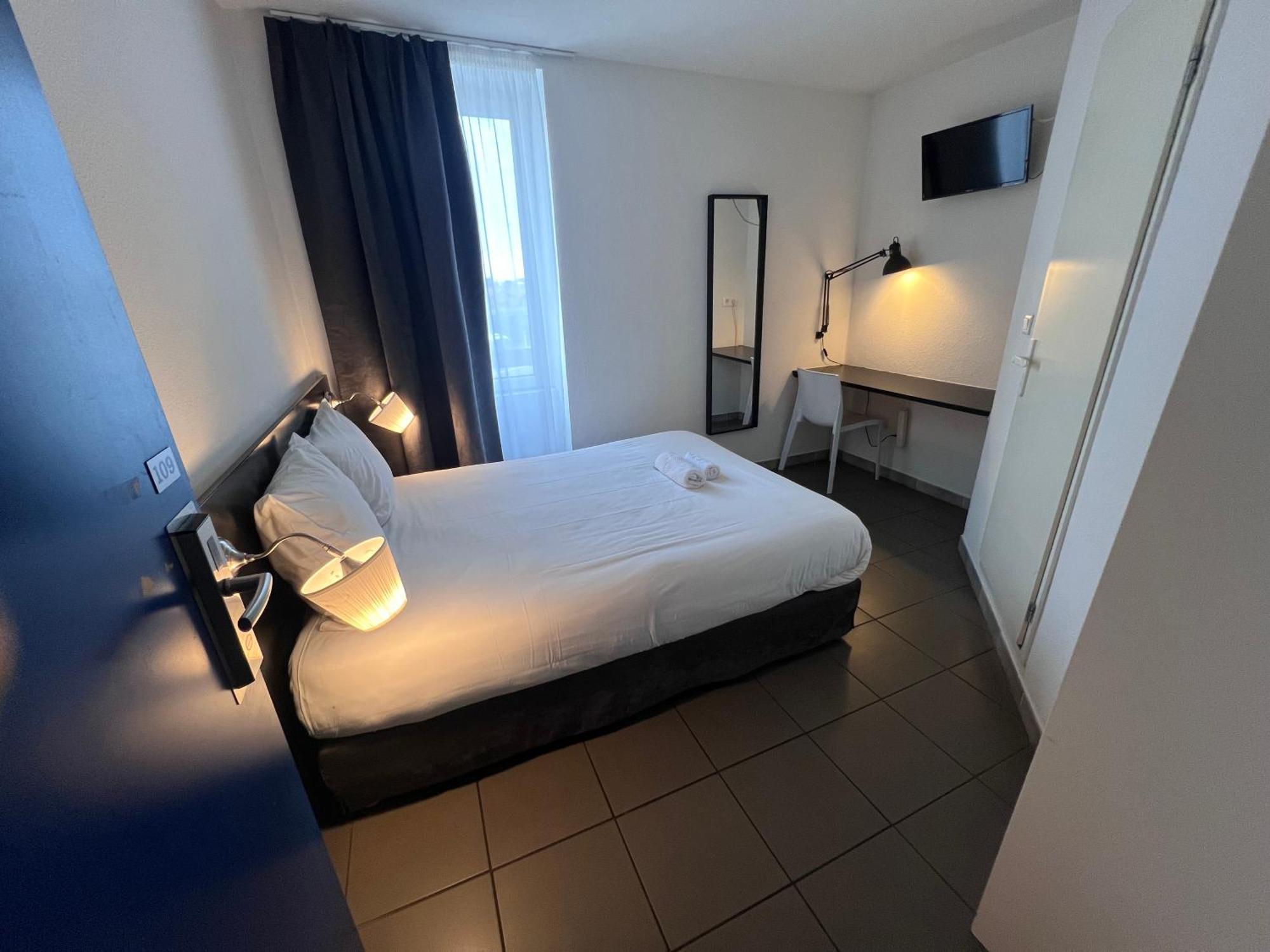 Hotel Le Ponson Aubenas Bagian luar foto