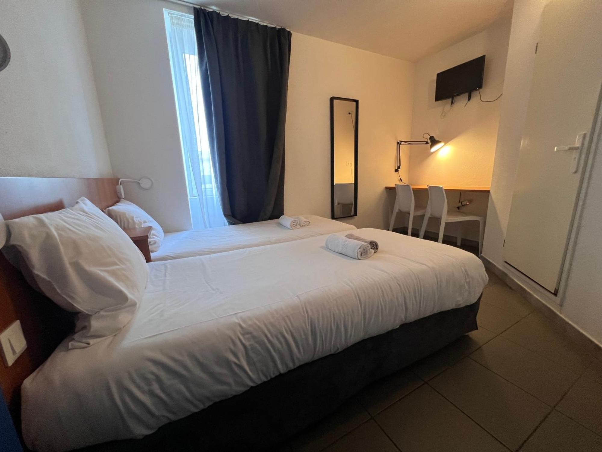 Hotel Le Ponson Aubenas Bagian luar foto