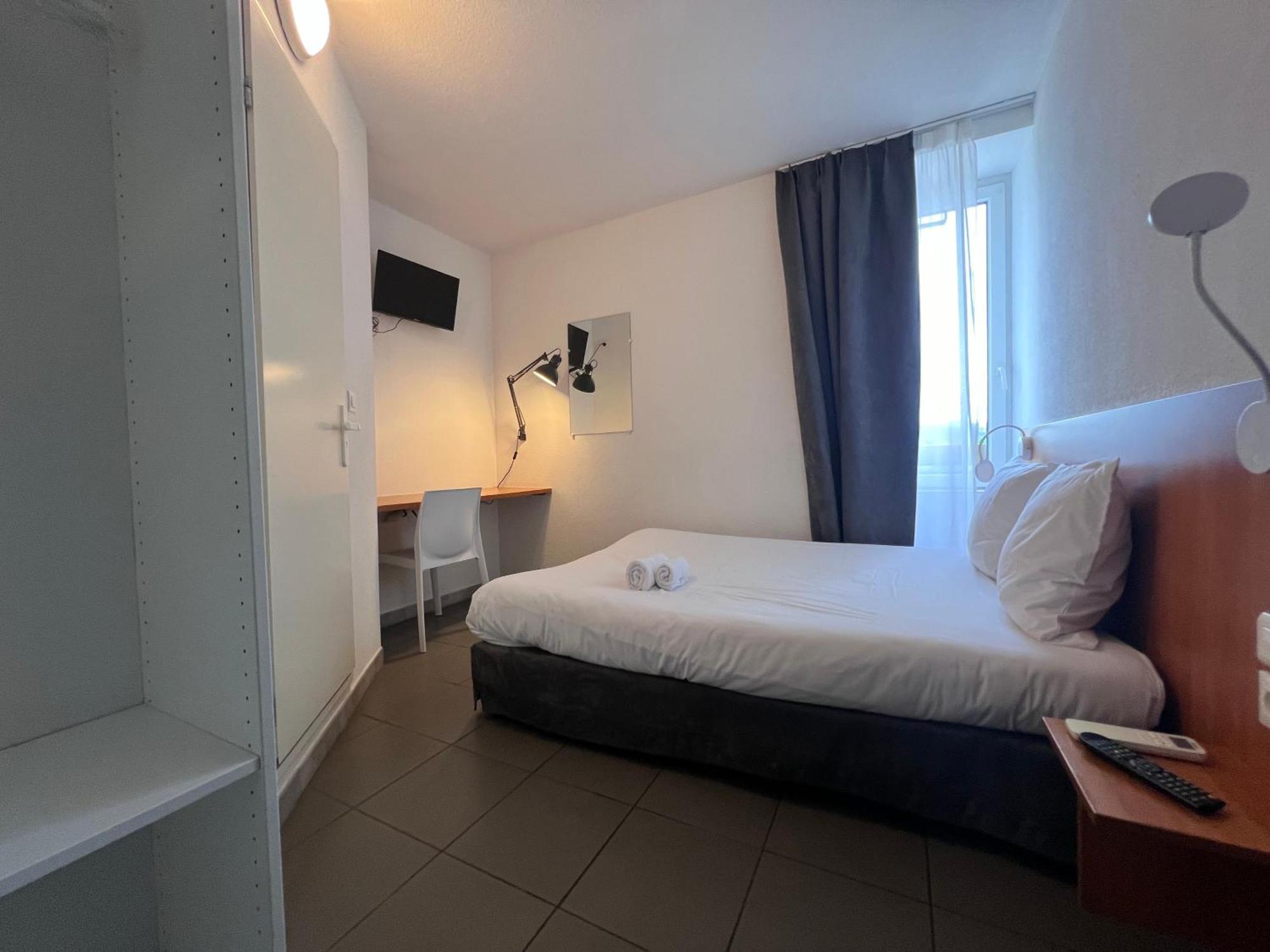 Hotel Le Ponson Aubenas Bagian luar foto