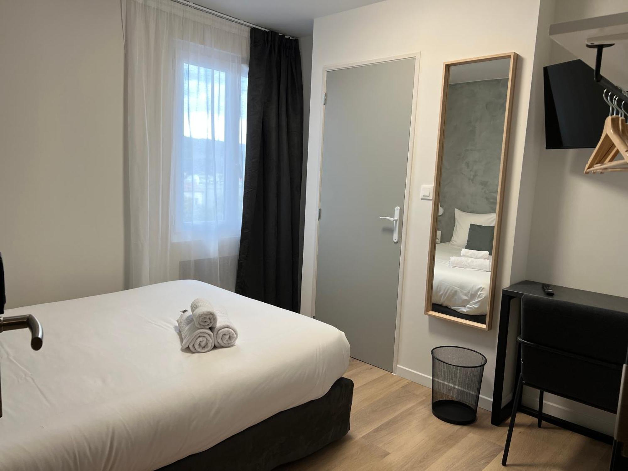 Hotel Le Ponson Aubenas Bagian luar foto