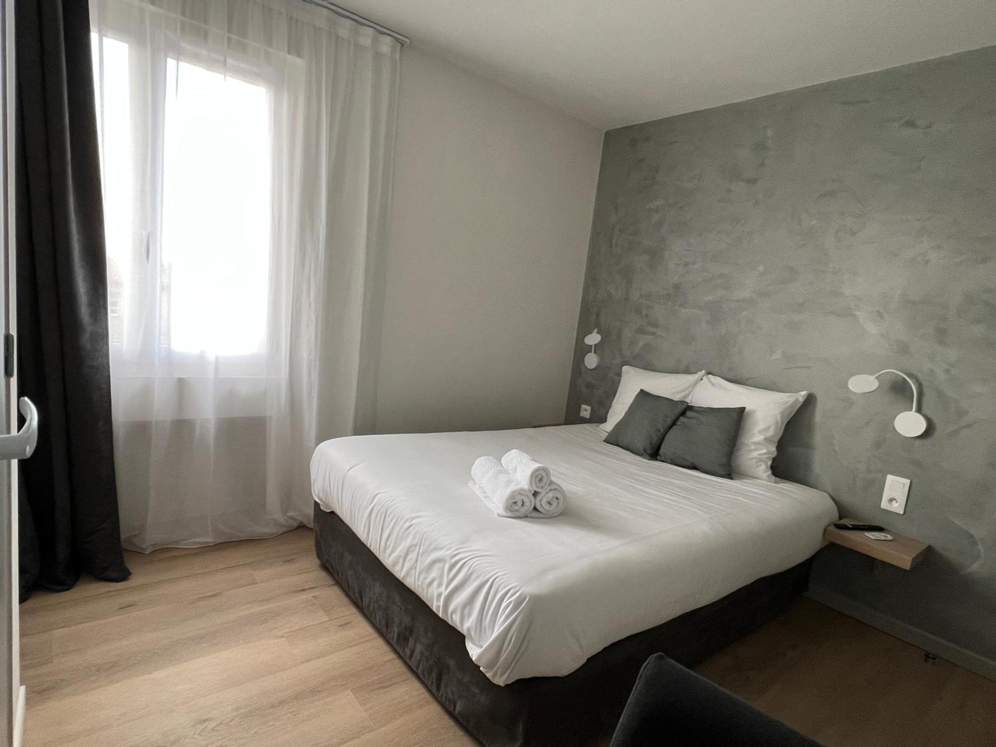 Hotel Le Ponson Aubenas Bagian luar foto