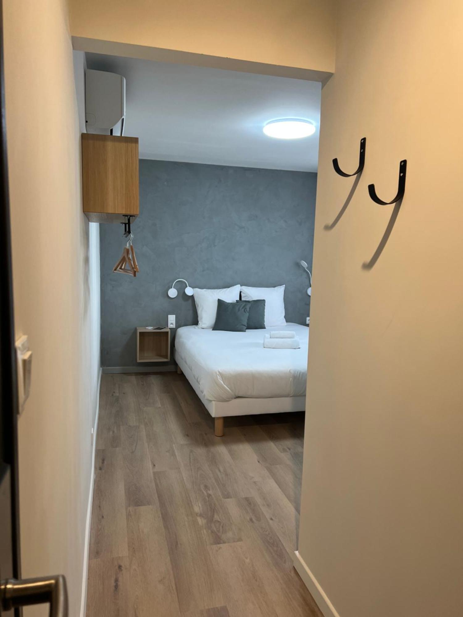 Hotel Le Ponson Aubenas Bagian luar foto