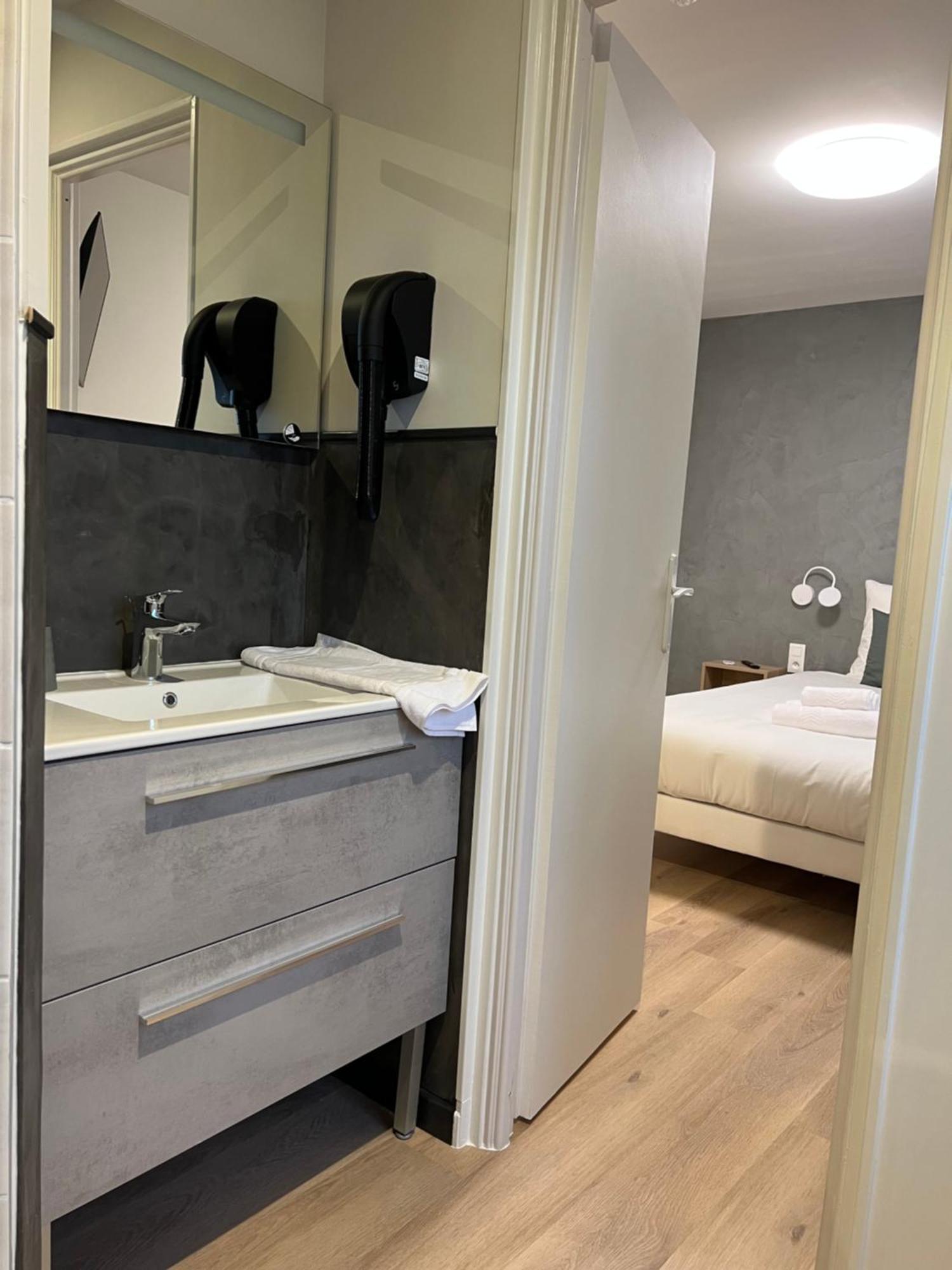 Hotel Le Ponson Aubenas Bagian luar foto