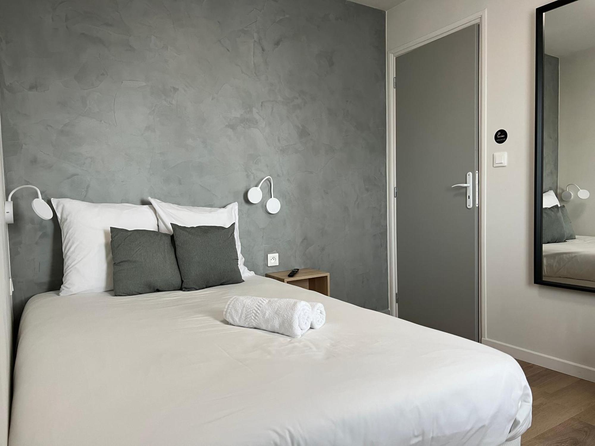Hotel Le Ponson Aubenas Bagian luar foto