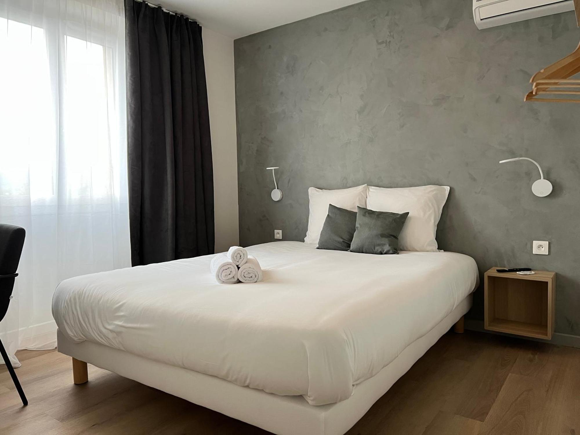Hotel Le Ponson Aubenas Bagian luar foto